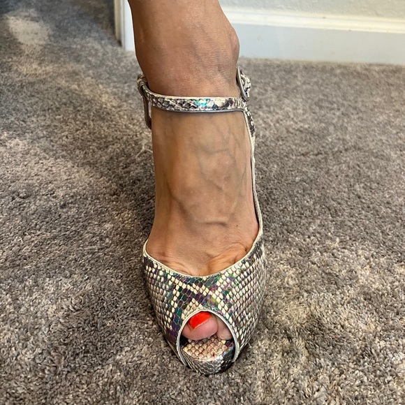Iridescent Snakeskin Louboutin - Picture 2 of 10